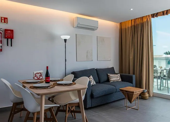 A Mar Whale Puerto del Carmen (Lanzarote)